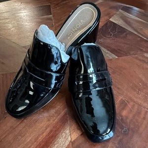 Vionic "Annabel" Black Patent Leather loafer slides / mules - size 7 - LIKE NEW